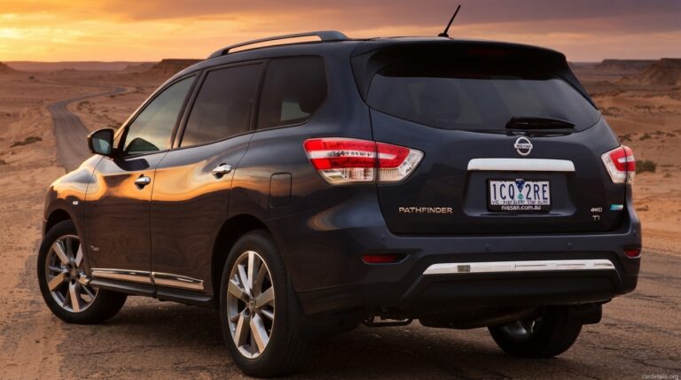 Nissan 2015 Pathfinder Hybrid 2WD