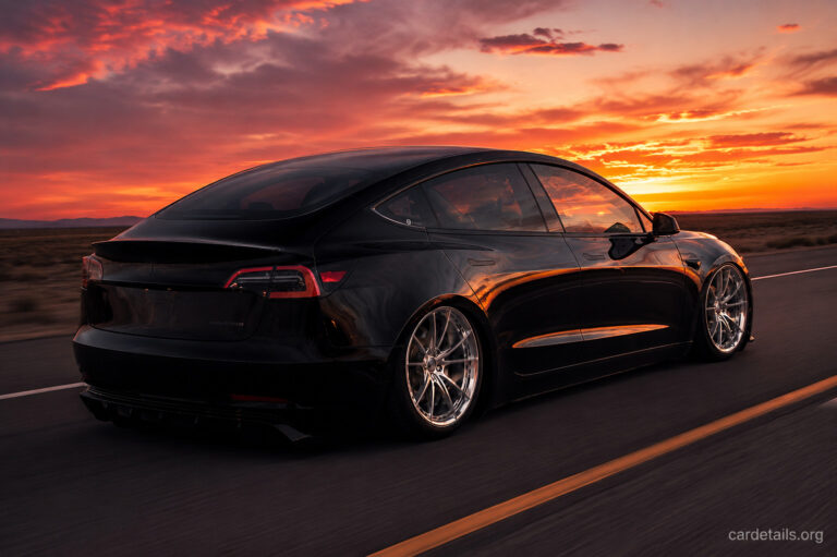 Tesla 2025 Model X Plaid (20in wheels)