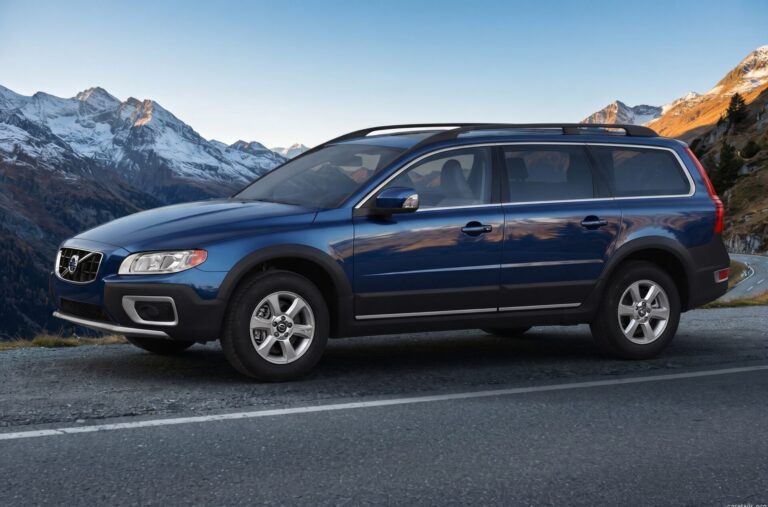 Volvo 2012 XC70 FWD