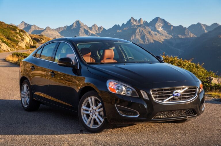 Volvo 2013 S60 FWD