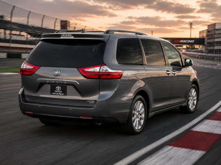 Toyota 2015 Sienna AWD